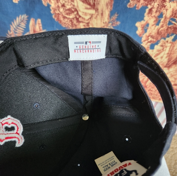 Navy Blue Boston Redsox Ball Cap - Picture 3 of 4